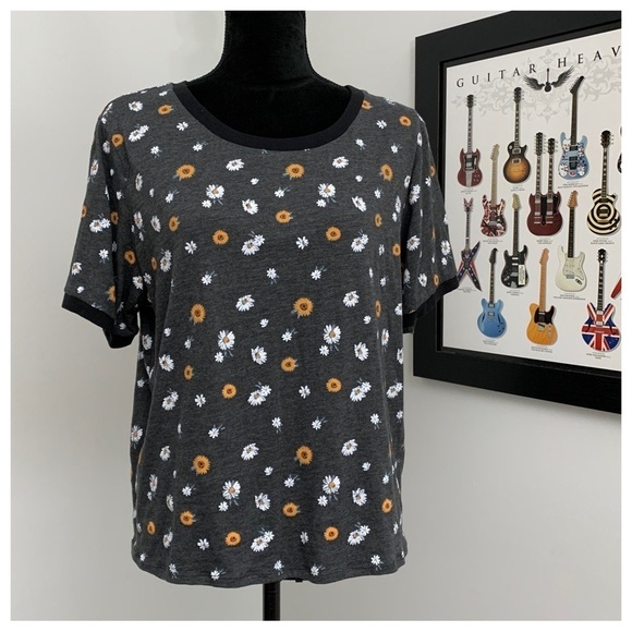 #101 No Boundaries Y2K Style Daisies Print Short Sleeve Ringer Top Shirt XXXL - Picture 3 of 4